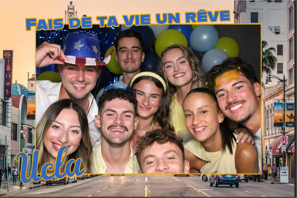 Photo de groupe animation borne selfie à Reims pour une soirée anniversaire entre amis