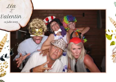 Photo animation borne selfie à Reims pendant le mariage de Léa et Valentin avec déguisements